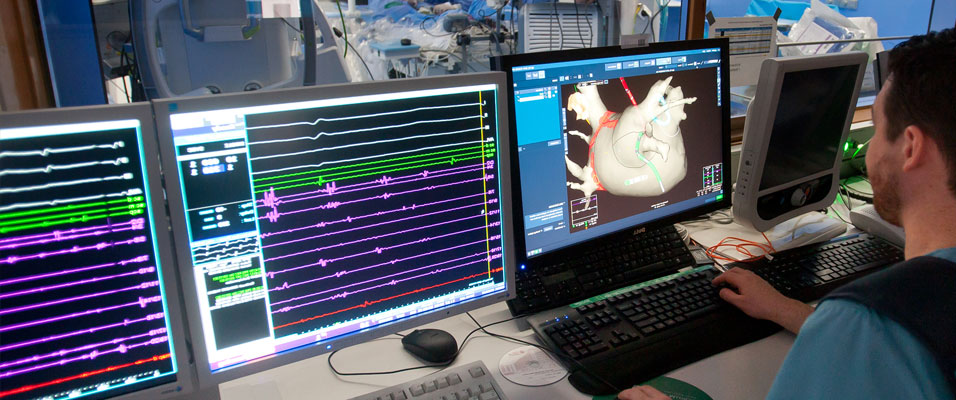 Médico trabajando en el Departamento de Cardiología Arritmias cardíacas:
La Clínica, centro de referencia nacional