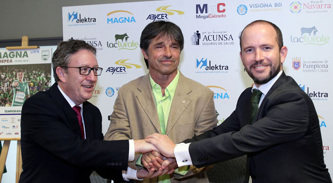 acuerdo-xota De izquierda a derecha, Guillermo Pujol de Acunsa, José Antonio Arregui de Magna Gurpea y Roberto Lapieza de la Clínica Universidad de Navarra.