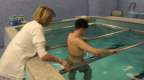 Foto Esclerosis múltiple rehabilitación piscina Foto Esclerosis múltiple rehabilitación piscina