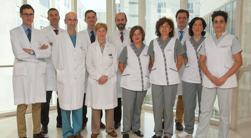 Equipo investigación de nuevas indicaciones de cirugía bariátrica De izquierda a derecha, los doctores Javier Gargallo, Víctor Valentí, Fernando Rotellar, Manuel Landecho, Gema Frühbeck y Camilo Silva, las enfermeras María Molina y Mª Luisa Irigoyen, el doctor Rafael Moncada, la enfermera Patricia Ibáñez y la auxiliar Sonia Romero.