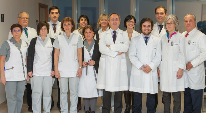 equipo-unidad-vestibular Equipo de la Unidad Vestibular de la CUN. De izda. a dcha. Mª Dolores Los Arcos, Dr. Eduardo Martínez Vila (Neurología), Patricia Rodríguez, Dr. Pablo Domínguez (Radiodiagnóstico), Mª Cruz Betelu, Laura Girón, Laura Sarrasqueta, Inmaculada López, Dr. Nicolás Pérez (Otorrinolaringología), Dra. Raquel Manrique (Otorrinolaringología), Dr. Carlos Guajardo (Otorrinolaringología), Dr. Enrique Aubá (Psiquiatría), Dra. Mª Reyes García de Eulate (Radiodiagnóstico) y Dr. José Luis Zubieta (Radiodiagnóstico).