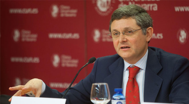 director_general_convenio_cun El director general habla en la rueda de prensa sobre las condiciones del convenio de la asistencia sanitaria para los profesionales de la Universidad