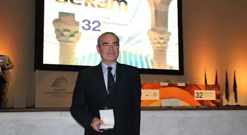 FOTO Dr. Bilbao con medalla SERAM