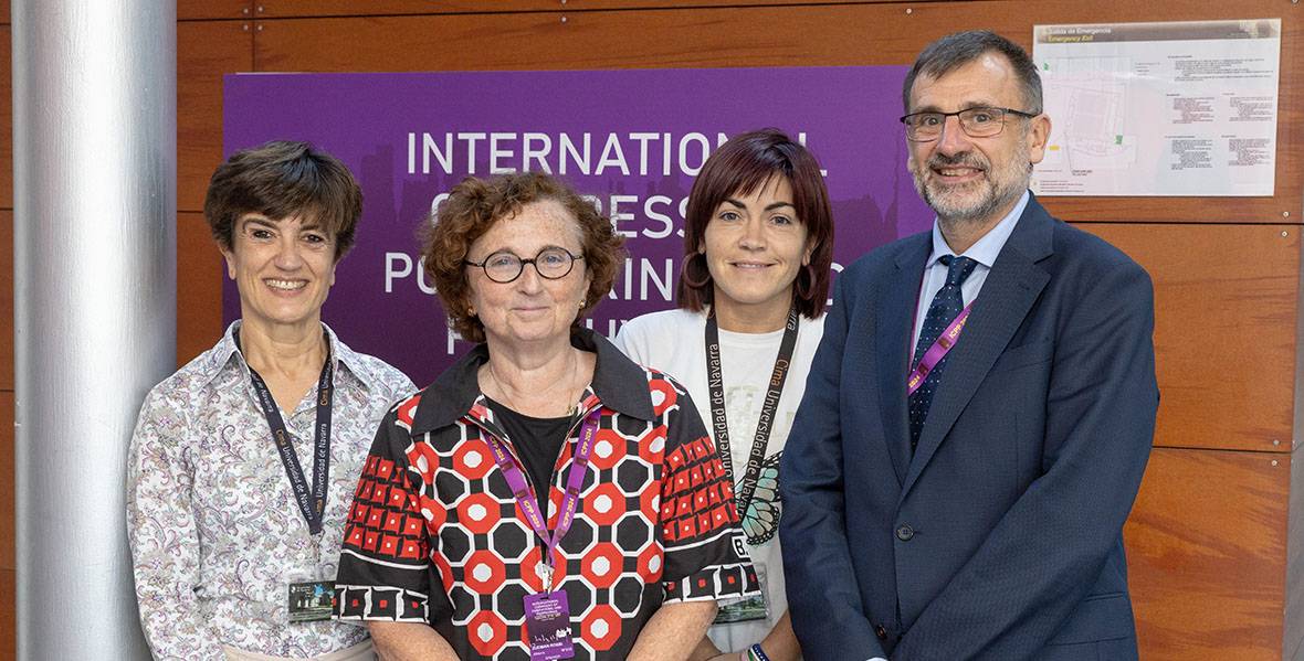 Jessica Zucman-Rossi, en el centro, con parte del comité organizador del Congreso de Porfirias y Porfirinas