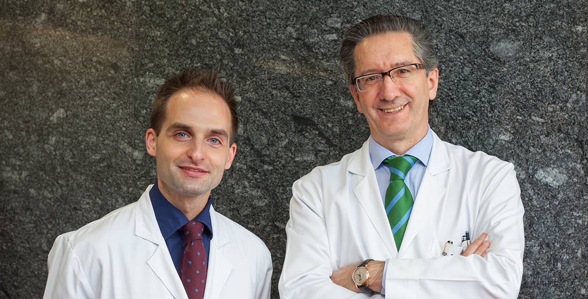 Los doctores Jesús San Miguel y Bruno Paiva, premiados por Celgene La prestigiosa compañía ha reconocido por primera vez a dos profesionales españoles por su contribución a la Hematología
