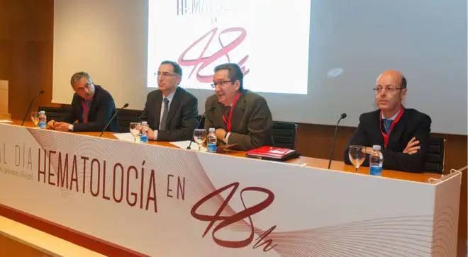 curso-hematologia-48horas-jovenes-especialistas Expertos hematólogos procedentes de diferentes hospitales nacionales imparten el curso “Puesta al día: Hematología en 48 horas". Los doctores José Antonio Páramo, Jesús San Miguel y Felipe Prósper, especialistas del Departamento de Hematología de la Clínica Universidad de Navarra.