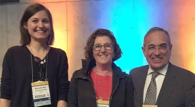 premio-joven-investigador Las doctoras de la Clínica Universidad de Navarra Mar Carmona (Neurología) y Rosario Luquin (Dir. Neurología), junto al presidente de la Movement Disorders Society, Oscar Gerschanik