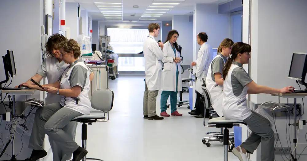 uci-clinica-universidad-navarra Imagen UCI, trabajo profesionales. Clínica Universidad de Navarra