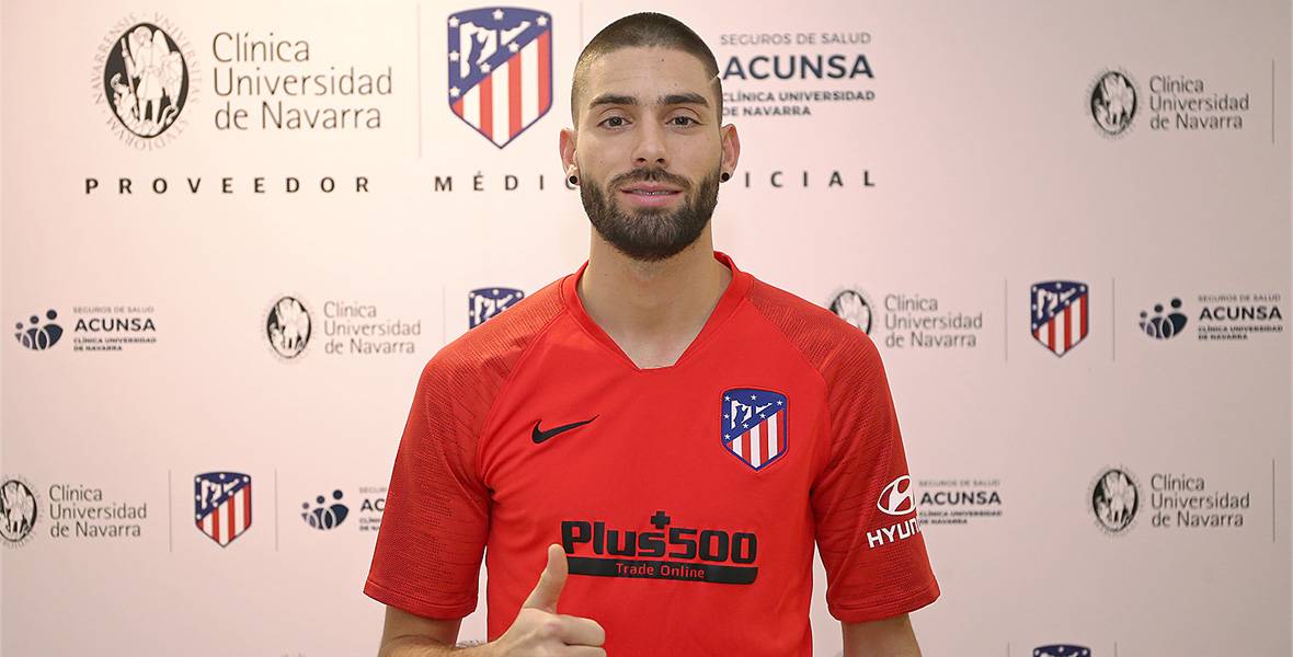 atletico-fichaje-yannick-carrasco Imagen del nuevo fichaje del Atlético de Madrid, Yannick Carrasco, tras el reconocimiento en la Clínica Universidad de Navarra.