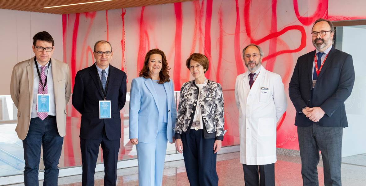 Apertura-reunion-SOLACE-Clinica Imagen de la apertura de la reunión del proyecto SOLACE encabezada por la consejera de Sanidad de la Comunidad de Madrid, Fátima Matute, y la directora de la Clínica Universidad de Navarra, Esperanza Lozano.