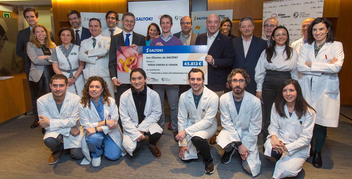 NCC-entrega-cheque-saltoki-2020 Imagen de la entrega de la donación de Saltoki en favor de Niños Contra el Cáncer, programa de la Clínica Universidad de Navarra.