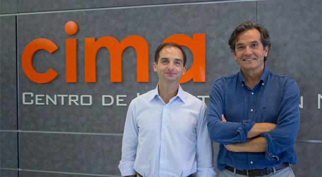 cima-beca-investigadores-linfoma Imagen de los doctores Bruno Paiva y José A. Martínez-Climent de la Clínica Universidad de Navarra que han recibido una beca para la investigación del linfoma