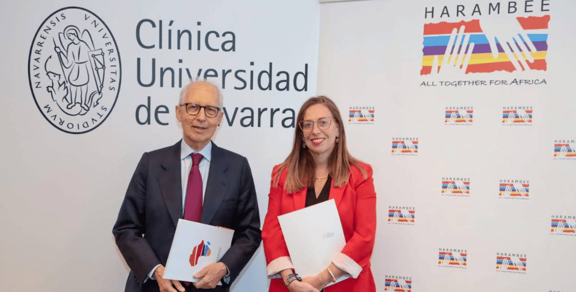 Acuerdo con Harambee Imagen de la firma del acuerdo entre la Clínica Universidad de Navarra y Harambee.