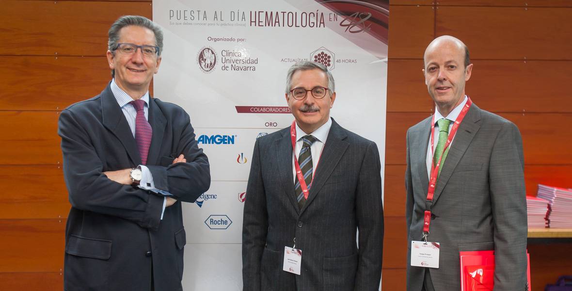 curso-hematologia-48H-2020 Imagen de los Dres. Jesús San Miguel, José Antonio Páramo y Felipe Prósper, de la Clínica Universidad de Navarra, coordinadores de la Puesta al día en Hematología en 48H.