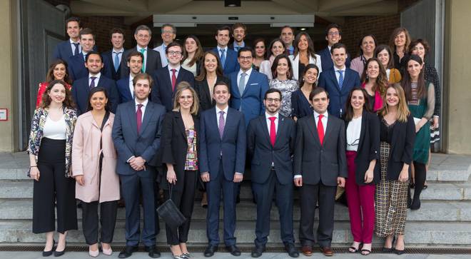 despedida-residentes-2019 Imagen de la despedida de los residentes de la Clínica Universidad de Navarra de 2019.