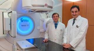 Dr. Alcalde y Dr. Martínez Monge. Guías internacionales de braquiterapia Imagen de los Dres. Alcalde y Martínez Monge, médicos de la Clínica Universidad de Navarra y coautores de las guías internacionales de braquiterapia