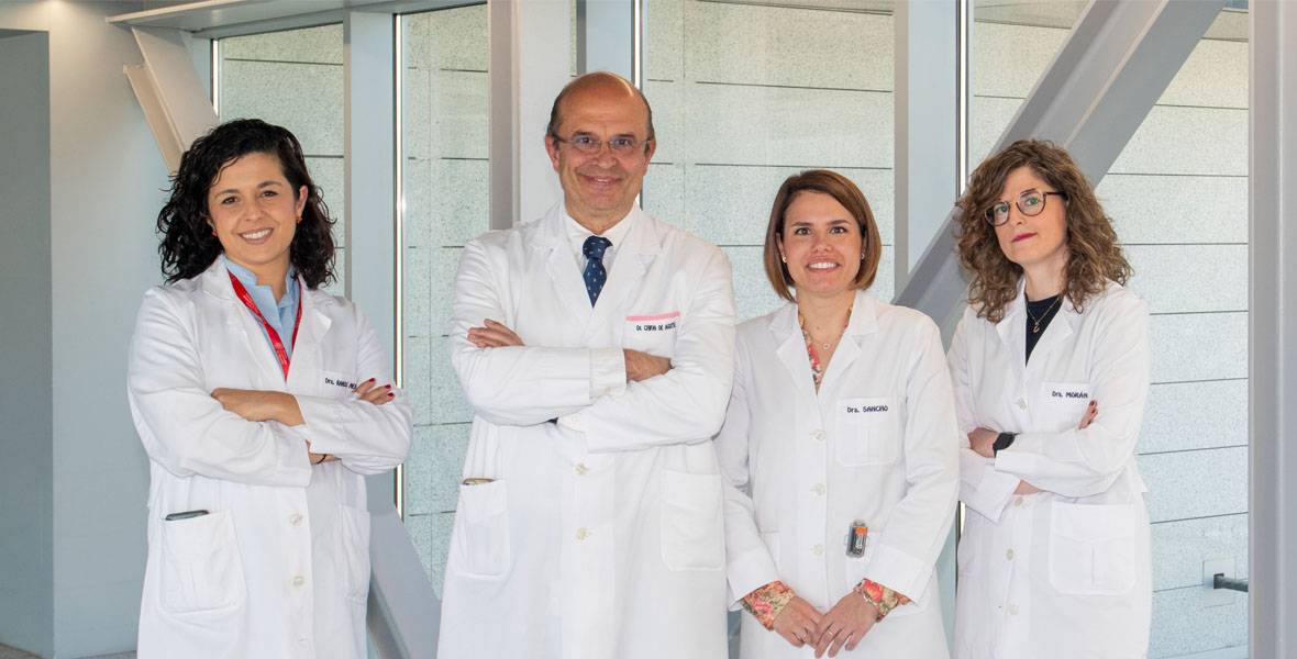 ensayo-clinica-radspherin Imagen del equipo multidisciplinar del Cancer Center Clínica Universidad de Navarra que participa en el ensayo clínico de la aportación del Radspherin en pacientes con cáncer de ovario.