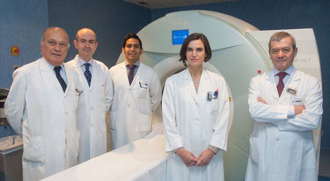 equipo-pet-resonancia-cancer-prostata De izda. a dcha., los doctores José Ángel Richter, Alberto Benito, José Luis Solorzano, María Collantes e Ignacio Pascual.