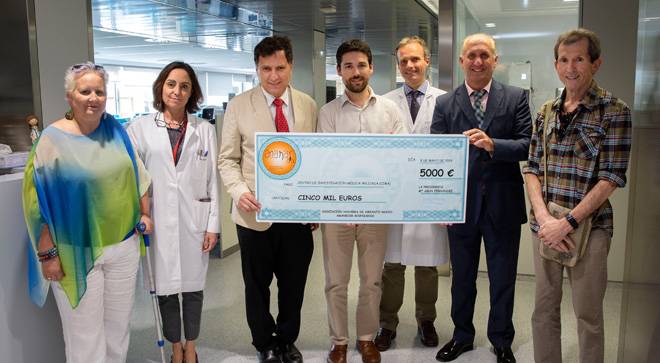 estudio-efectos-amianto Imagen de la Asociación ANANAR e investigadores de la Clínica Universidad de Navarra debido a un estudio para paliar los efectos del amianto.