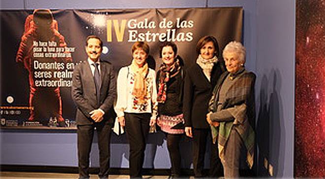 gala-estrellas-ALCER Imagen de las enfermeras, una de la Clínica Universidad de Navarra, que han recogido el premio de ALCER durante la Gala de las Estrellas.