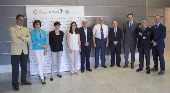 foro-onco-hematologia-ponentes De izda. a dcha., los doctores Carlos Panizo (CUN), Nieves Ascunze (Inst. Salud Pub. Navarra), Maite Zudaire (CHN), Marisa Villafranca (AECC-Navarra), Óscar Moracho (SNS), Jesús Honorato (CUN-Janssen), Luis Montuenga (CIMA), Ignacio Gil Bazo (CUN), Antonio Fernández (Janssen) y Roberto Flores (Janssen-Norte).