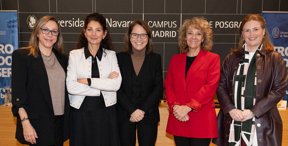jornada-enfermeria-unav-teresa-llacer Imagen de Teresa Llácer, directora de Enfermería de la Clínica Universidad de Navarra en Madrid, como ponente de la jornada sobre enfermería y desgaste emocional.
