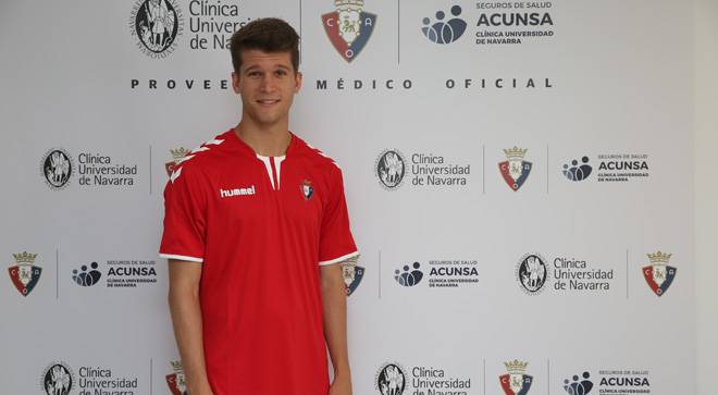 Marc Cardona para el reconocimiento médico en la Clínica Universidad de Navarra Imagen de Marc Cardona, jugador del C.A. Osasuna, durante su reconocimiento médico en la Clínica Universidad de Navarra.
