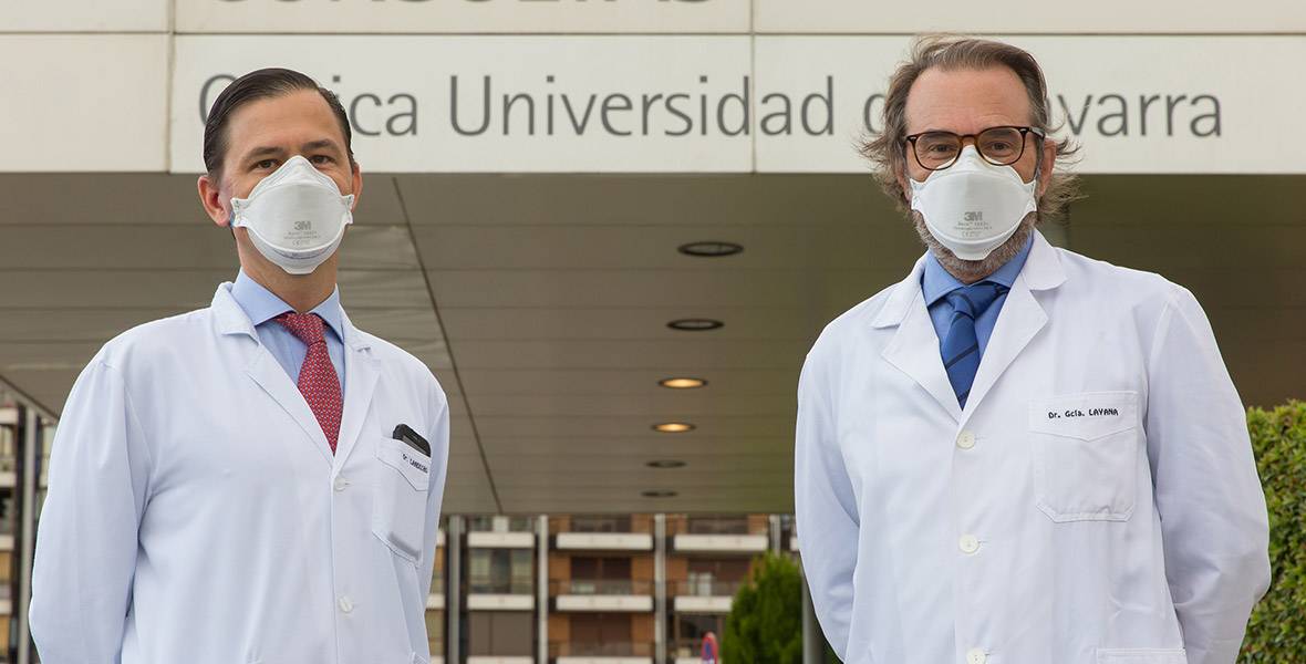 Dr. Landecho y García Layana. Clínica Universidad de Navarra Imagen del Dr. Landecho y García Layana, autores de un estudio sobre microangiopatía retiniana COVID-19. Clínica Universidad de Navarra
