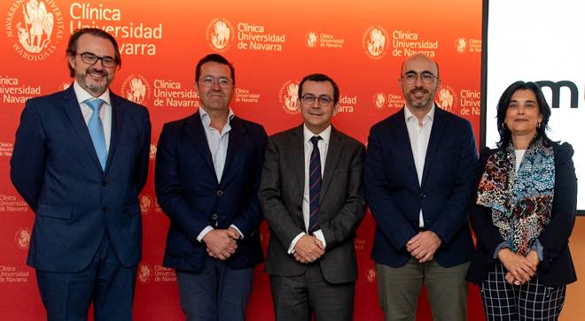 oftalmologia-acuerdo-multiopticas Imagen de los firmantes del acuerdo entre la Clínica Universidad de Navarra y Multiópticas.