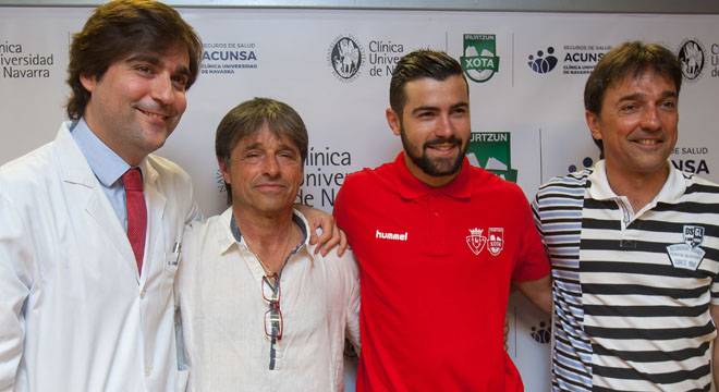 Reconocimiento médico al jugador del C.A. Osasuna Magna, Javier García Moreno