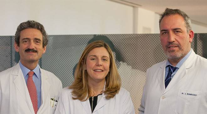 Radioterapia-quimioterapia-metastasis Especialistas del estudio SIRFLOX, los doctores Bruno Sangro (Hepatología), Macarena Rodríguez (Medicina Nuclear) y Javier Rodríguez (Oncología Médica e investigador principal)