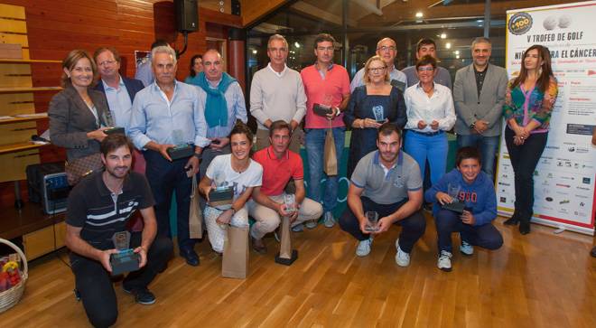 trofeo-golf-ninos-contra-cancer-2018 Imagen de los vencedores del V Trofeo de Golf benéfico de Niños contra el cáncer de la Clínica Universidad de Navarra.