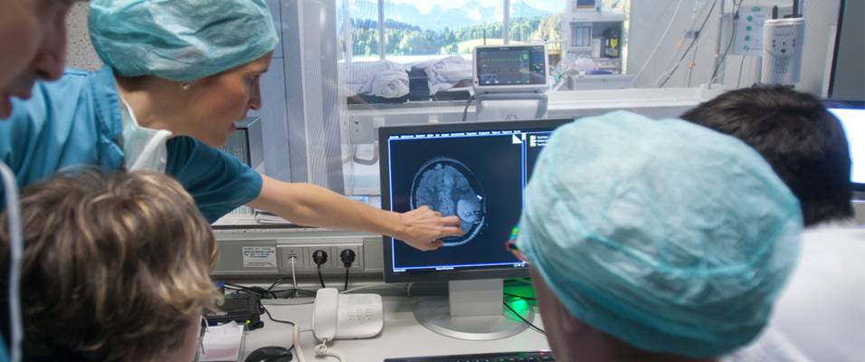 Sala de control de los nuevos quirófanos Sala de control de imagen de los nuevos quirófanos guiados por imagen de la Clínica Universidad de Navarra