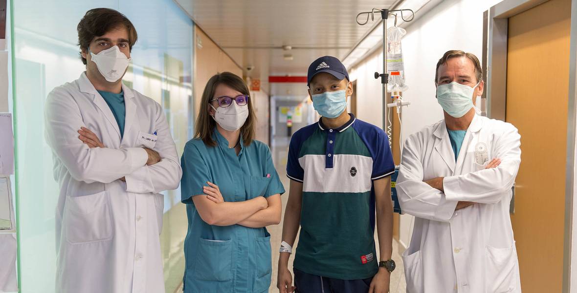 Vídeo de Esteban, paciente de Ecuador tratado en la Clínica Universidad de Navarra de un osteosarcoma con una cirugía que ha permitido la conservación de la extremidad.