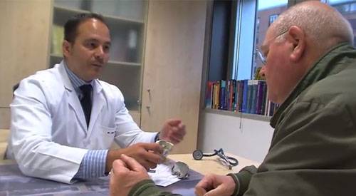 Infecciones asociadas a las prótesis articulares Diagnóstico y tratamiento de las infecciones asociadas a la colocación de prótesis articulares, como cadera y rodilla, en la Clínica Universidad de Navarra. El abordaje precoz y en equipo aumenta la tasa de éxito en la resolución de estas infecciones.