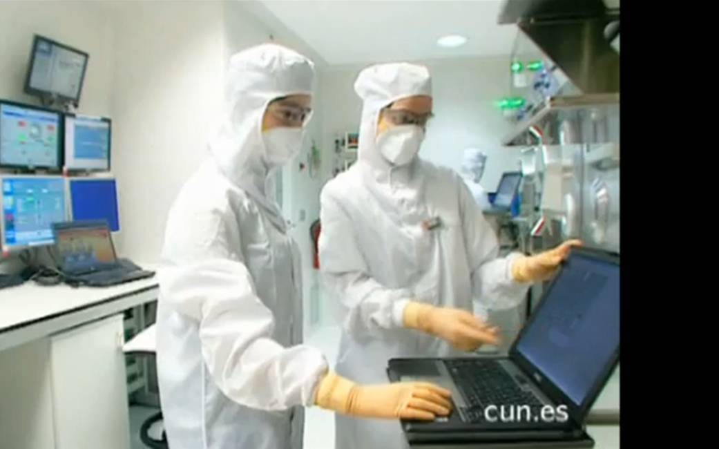 Laboratorio PET GMP La Clínica Universidad de Navarra es el único hospital español con capacidad de sintetizar y aplicar hasta 12 radiofármacos diferentes. En el laboratorio PET GMP se elaboran radiofármacos con el objetivo de mejorar el diagnóstico de enfermedades como cáncer, parkinson o alzheimer.