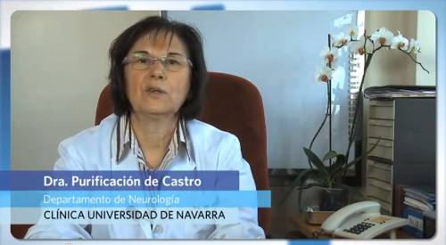 Principales tratamientos de la esclerosis múltiple Diferentes tratamientos disponibles para la esclerosis múltiple. La esclerosis múltiple es la más común de las enfermedades inflamatorias que dañan la cubierta de las fibras nerviosas (mielina) del Sistema Nervioso Central. Conlleva la destrucción preferentemente de la vaina mielínica de las fibras nerviosas, aunque también se dañan las propias fibras nerviosas (axones)