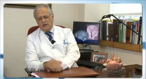 ¿Qué es el ictus? Qué es el ictus, tipos y factores de riesgo para sufrirlo. El accidente cerebrovascular o ictus es uno de los motivos más frecuentes de asistencia neurológica urgente, provocado por un trastorno de la circulación cerebral. La prevención debe hacerse a cualquier edad, pero sobre todo a partir de los 45 años, a fin de identificar los factores de riesgo: diabetes, hipercolesterolemia, tabaquismo, enfermedades cardiacas, etc. Su control reduce drásticamente el riesgo de ictus.