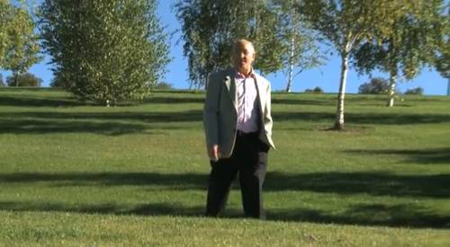 Recupera la vista tras la regeneración de córnea con células madre Miguel Francés, paciente de la Clínica, cuenta su experiencia: "Estaba convencido de que no iba a ver nunca más". La córnea es una membrana transparente y curva localizada en la parte anterior del ojo, que actúa como lente para enfocar las imágenes de la retina. Al encontrarse en el exterior, sufre con frecuencia lesiones provocadas por agentes externos, como traumatismos o infecciones que dañan su transparencia y afectan a la visión.