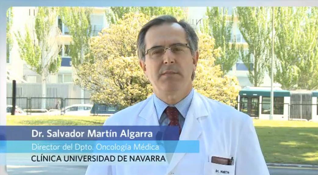 Cómo tratar el melanoma Tratamientos que se estaban aplicando hasta ahora contra el melanoma y los nuevos fármacos disponibles. El cáncer de piel es uno de los tumores de mayor incidencia en el ser humano. Sin embargo, hay que destacar su carácter prevenible y curable. En las fases iniciales, cuando crece en superficie y no infiltra la piel, el melanoma tiene un pronóstico excelente y se cura con la cirugía simple. Cuando crece en profundidad, el pronóstico empeora y puede extenderse a otras zonas del cuerpo, inicialmente por vía linfática.