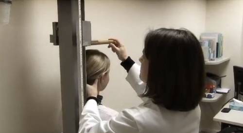 Endocrinología pediátrica en la Clínica Universidad de Navarra El crecimiento y desarrollo de los niños puede verse afectado por un gran número de trastornos. El Departamento de Pediatría de la Clínica Universidad de Navarra cuenta con la Unidad de Endocrinopediatría, formada por un equipo multidisciplinar que dispone de la última tecnología diagnóstica. Contar con un equipo multidisciplinar permite conseguir un mejor diagnóstico y un tratamiento más eficaz.