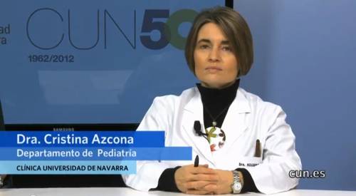 Alimentación infantil y trastornos del crecimiento (parte 1) La doctora Azcona, especialista del Departamento de Pediatría, responde a las consultas realizadas por los usuarios de internet sobre alimentación infantil y los trastornos del crecimiento. Una alimentación variada es la clave para mantenerse sano. Se debe incluir en la dieta todos los grupos alimenticios siendo las verduras y las frutas la base de la alimentación y teniendo en cuenta los requerimientos básicos de cada niño que pueden variar en función de la edad.