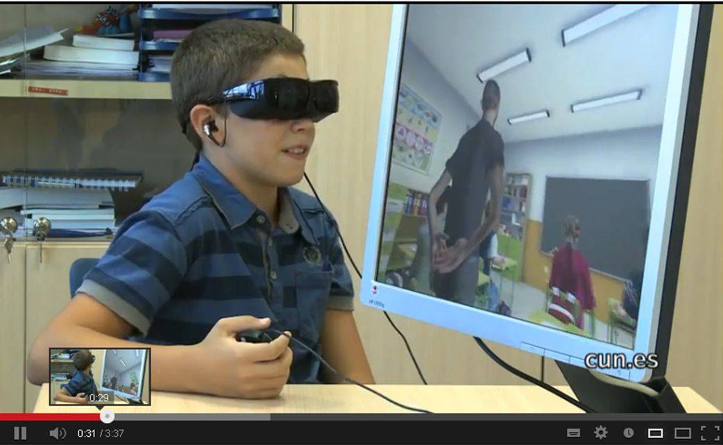 Realidad virtual en el diagnóstico del trastorno por déficit de atención e hiperactividad (TDA-H) El TDAH es una alteración neurobiológica que afecta entre el 5 y el 7% de la población pediátrica. Aula es un novedoso test creado para facilitar el diagnóstico del trastorno por déficit de atención e hiperactividad. Aporta una serie de medidas de atención objetivas en una situación que simula la realidad cotidiana del niño y que complementa las observaciones del especialista en la consulta.