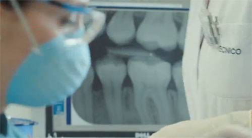Unidad Dental de la Clínica Universidad de Navarra La Unidad Dental de la Clínica Universidad de Navarra tiene una dilatada experiencia en la rehabilitación con implantes dentales, con resultados altamente satisfactorios para pacientes y profesionales. La Unidad Dental colabora y está coordinada con distintos departamentos para lograr una mejor atención del paciente.