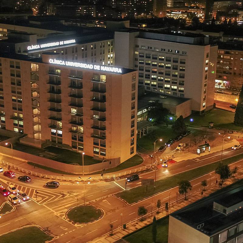 Vista aérea nocturna. Clínica Universidad de Navarra