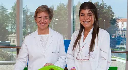 Imagen de la Dra. Sánchez Carpintero y la Dra. Uasuf Responsable de la Unidad de Dravet y médico en estancia formativa en la Clínica Universidad de Navarra