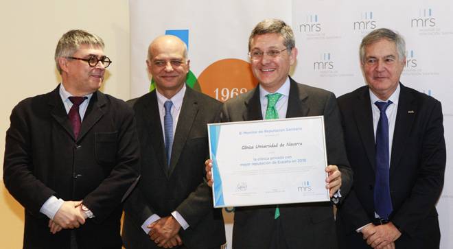 Recogida del premio Mejor Hospital Privado. Reputación Sanitaria. MRS. Merco Imagen de José Andrés Gómez Cantero, director general de la Clínica Universidad de Navarra, recogiendo el premio del MRS al mejor hospital privado 2018