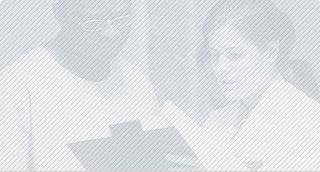 Imagen en gris de profesionales trabajando en la Clínica Universidad de Navarra