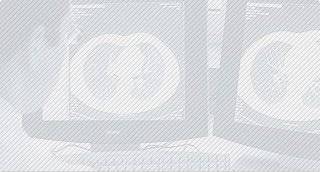 Imagen en gris de radiólogos de la Clínica examinando un tac pulmonar