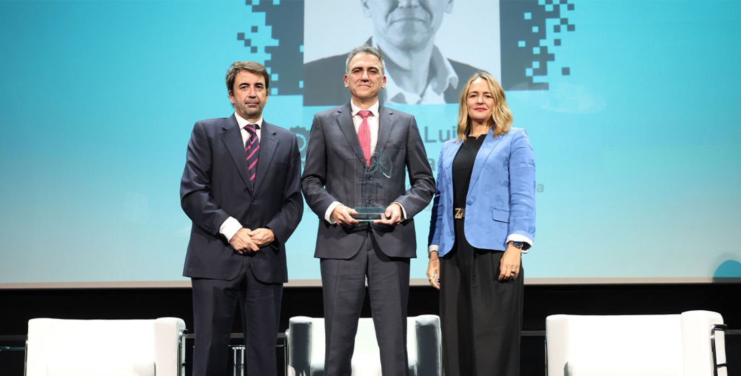 El Dr. Pérez Gracia recibe un premio de Astrazeneca El Dr. Pérez Gracia recibe un premio de Astrazeneca a un proyecto sobre la investigación del cáncer de pulmon